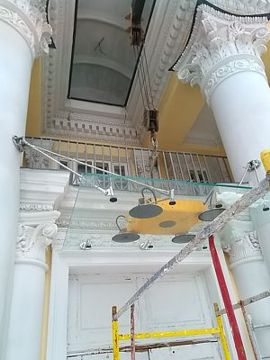 фото монтажа изделий из стекла