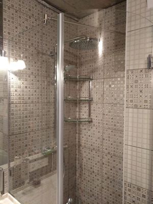 фото душевая из гнутого стекла