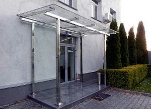стеклянные козырьки на опорах фото